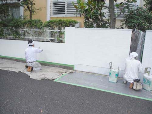 塀の塗り替えとフェンス取付