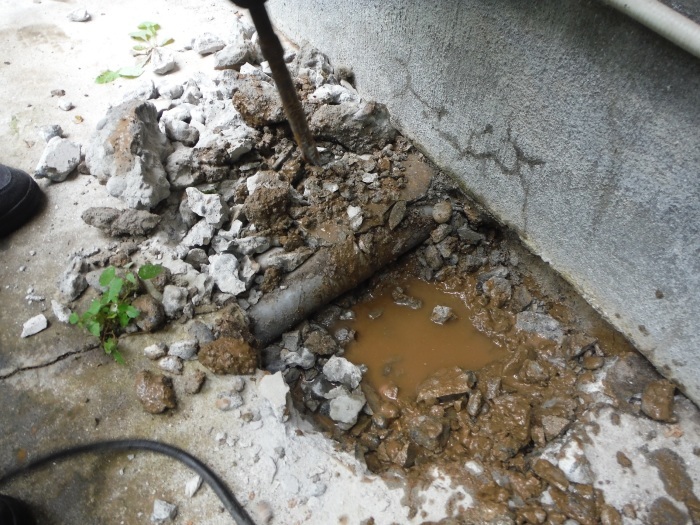 水道配管漏れ補修