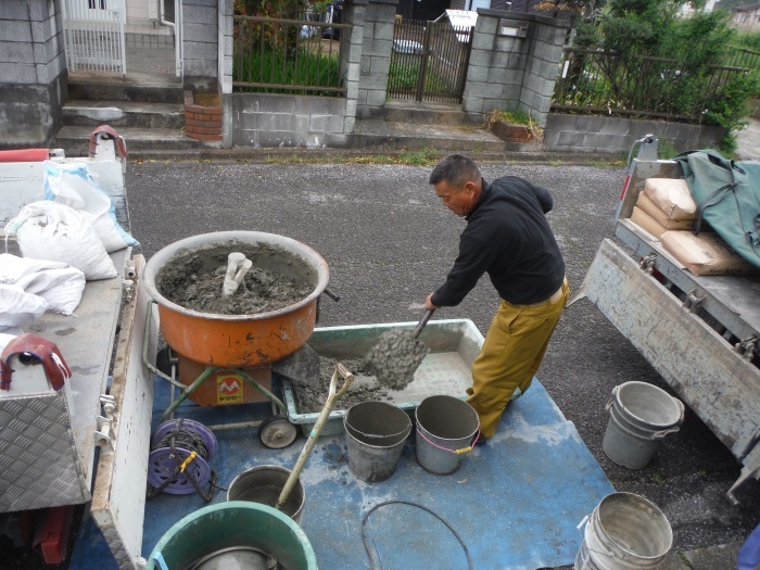 施工中〜電気、水道、土間打ち〜