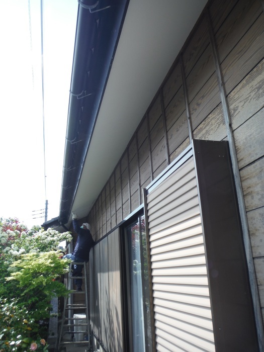 軒天の施工中